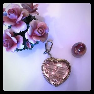 💛COACH HEART GOLD POPPY SEQUIN COIN KEYCHAIN 💛